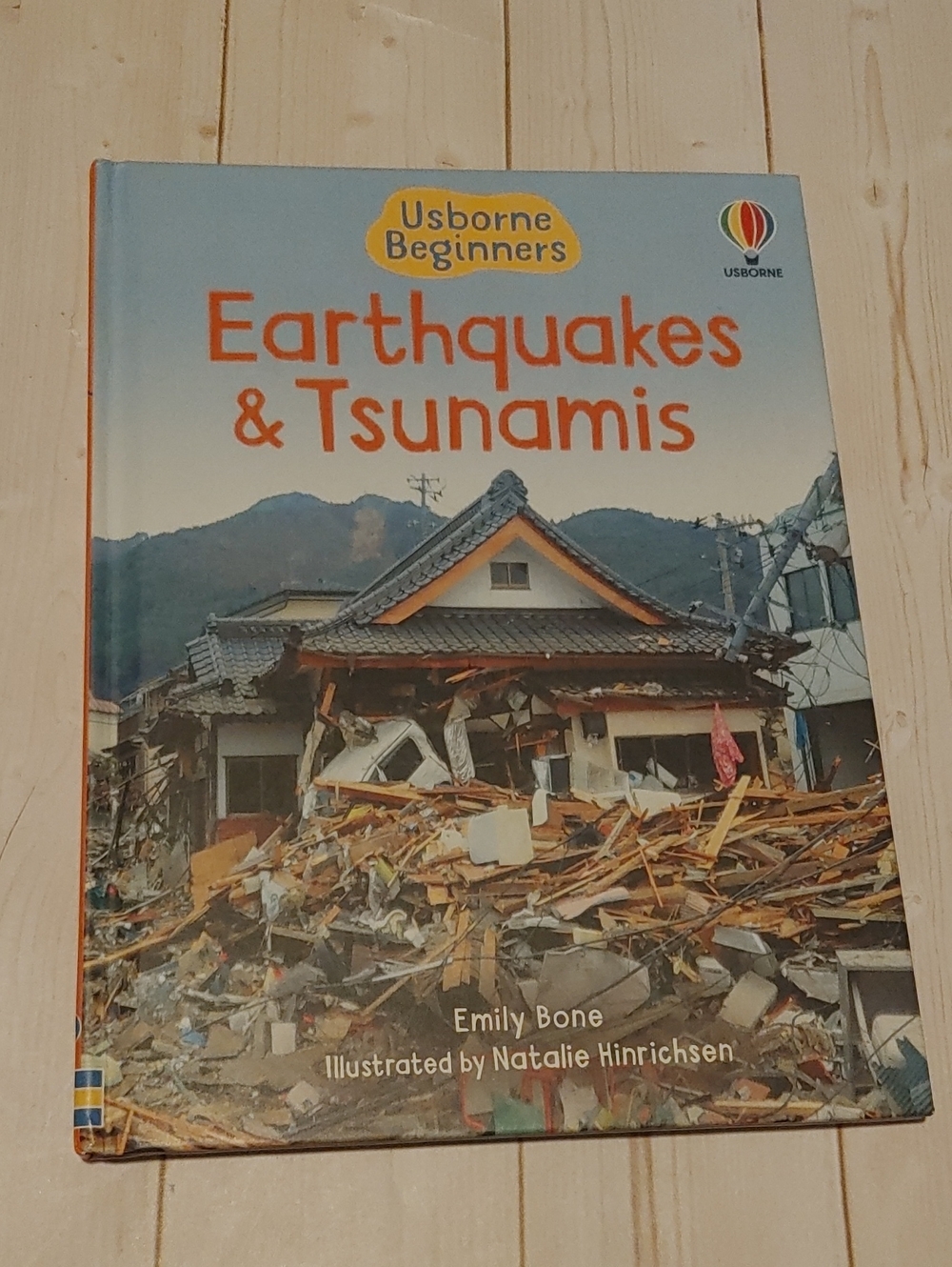 Earthquakes & Tsunamis Children Non Fiction Book By Emily Bone Usborne Beginners